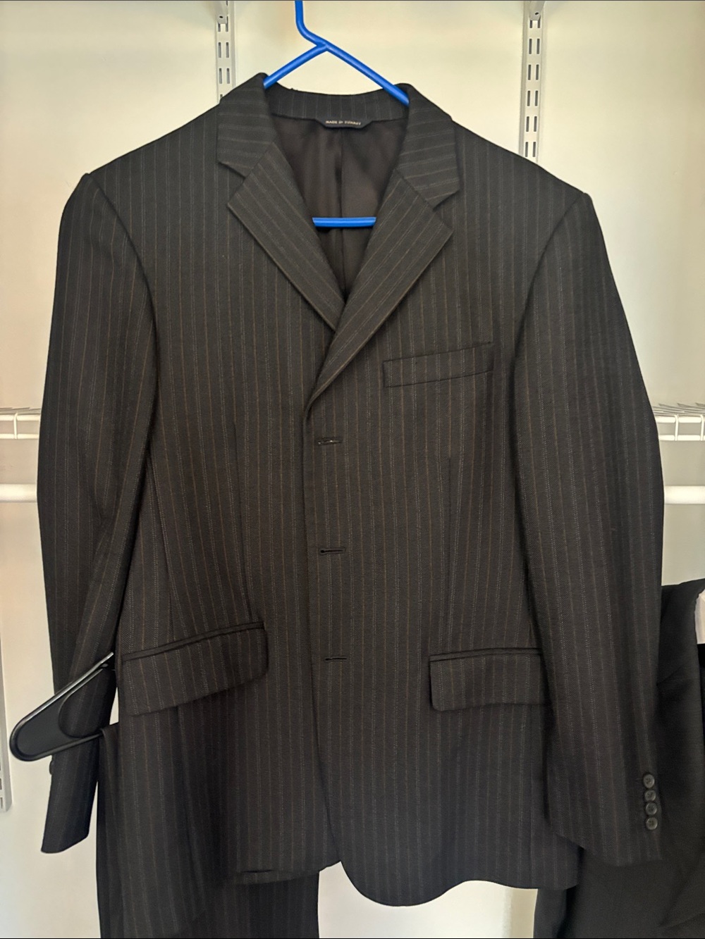 Banana Republic Men’s Dark Charcoal Gray Pinstripe Woolen Suit in 40s and 32x30